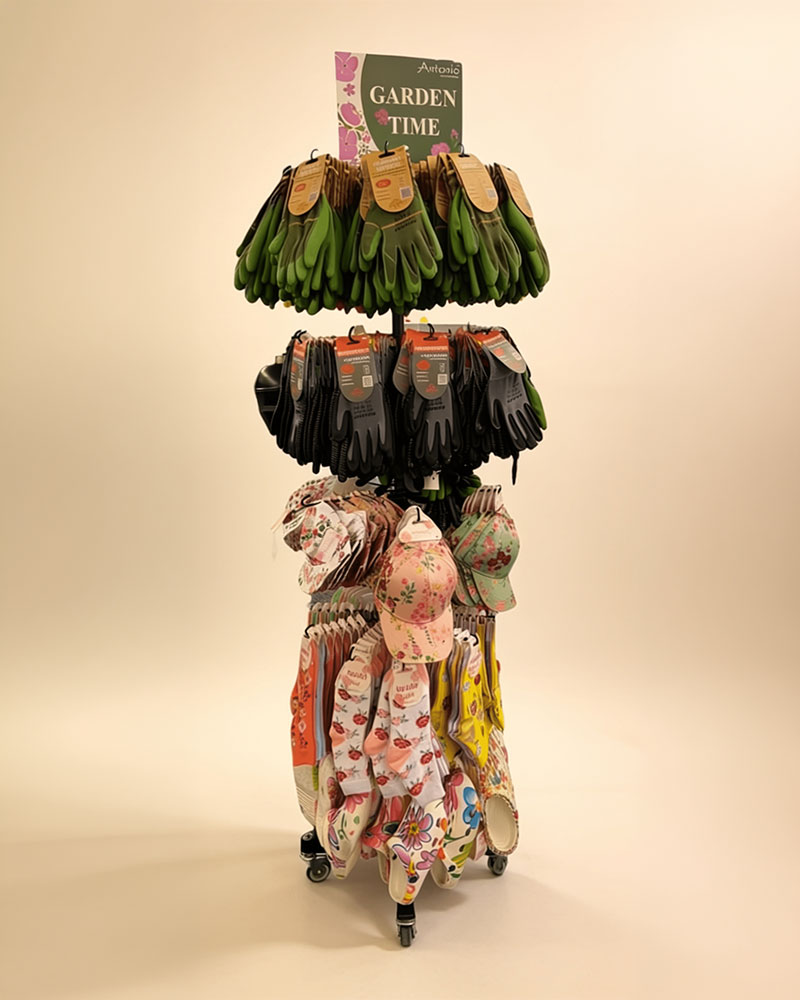 Saisonständer mit Gartenhandschuhen, Caps und Socken